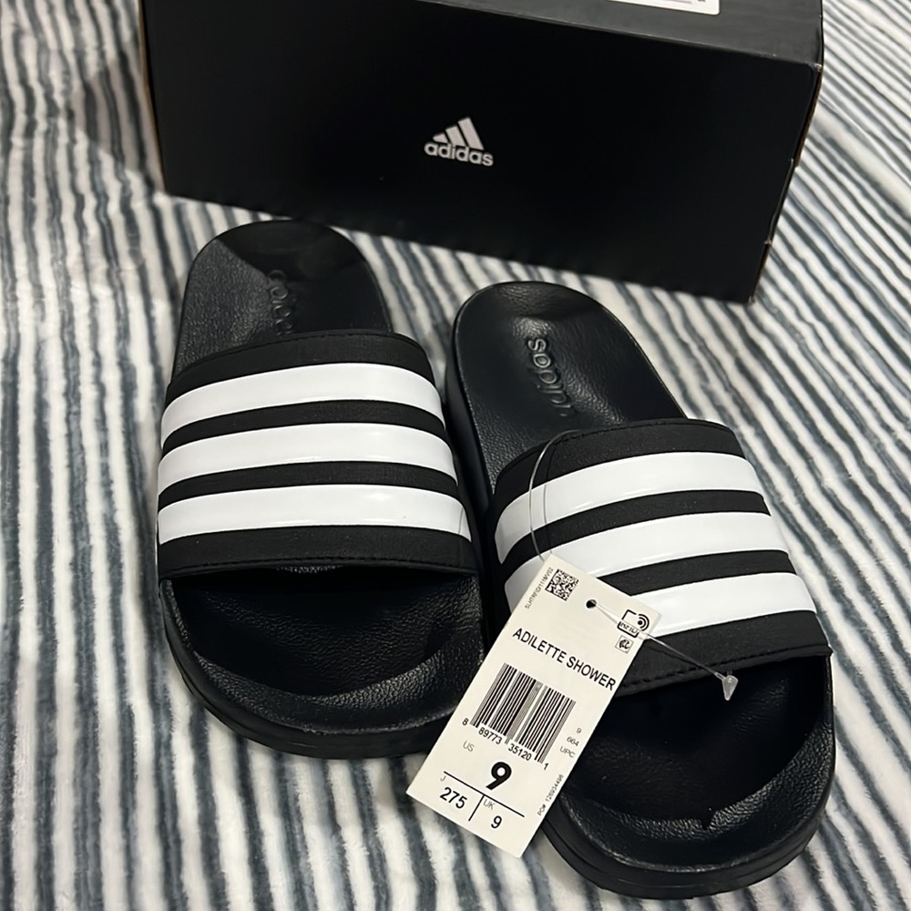 Mens size 9 Adidas slides